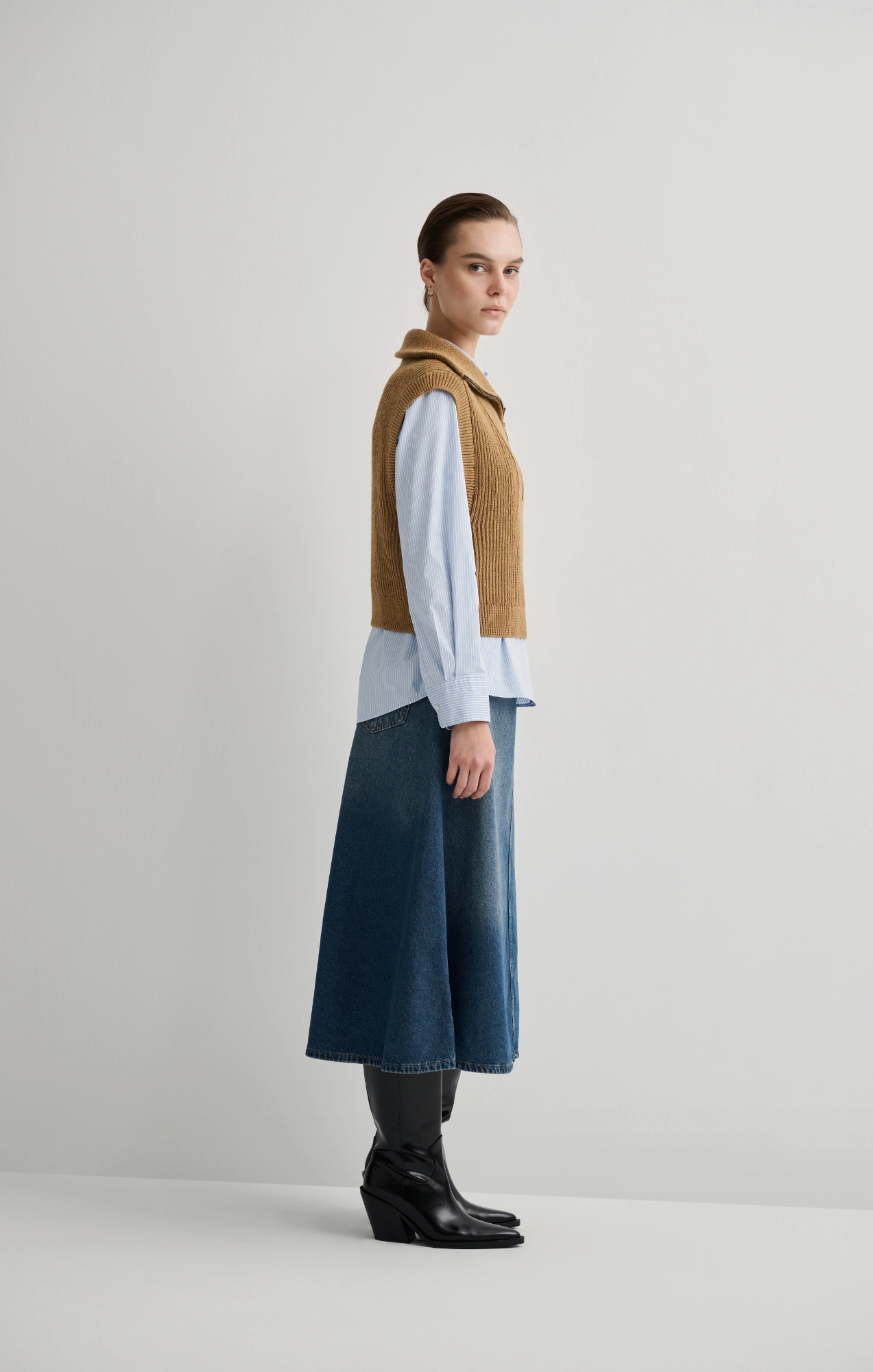 QUARTER ZIP SWEATER VEST IN TIGER'S EYE