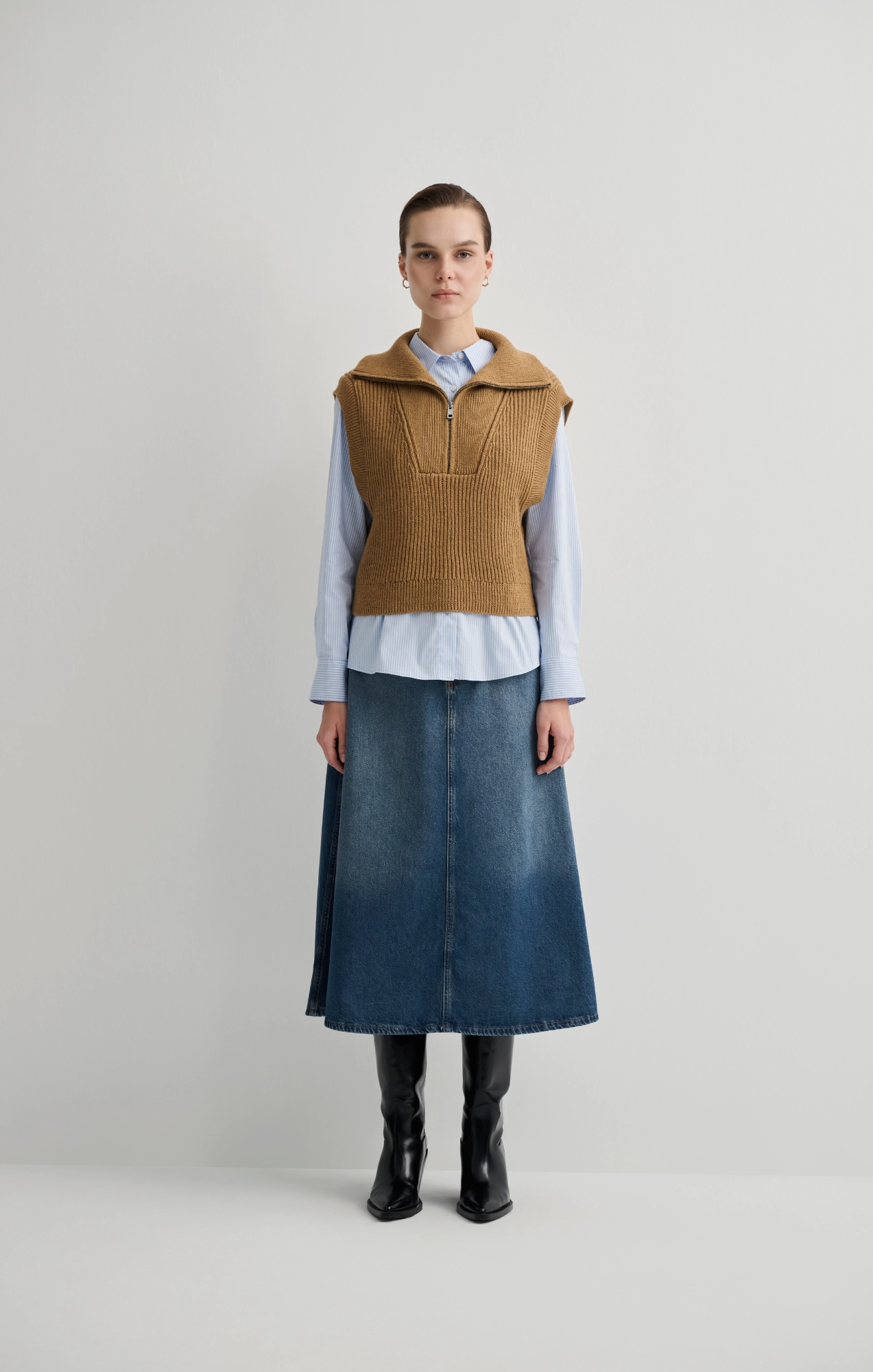 QUARTER ZIP SWEATER VEST IN TIGER'S EYE