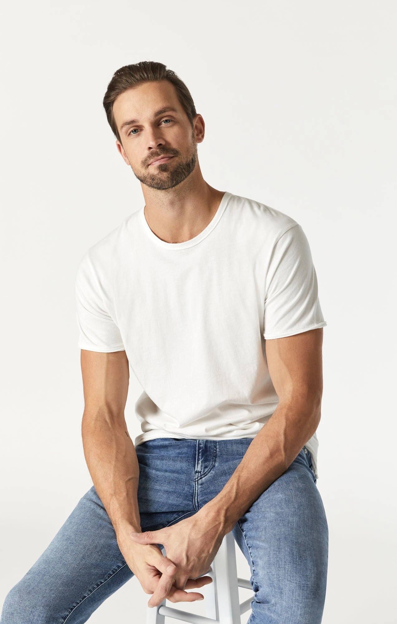 RAW EDGE NECK T-SHIRT IN BLANC DE BLANC