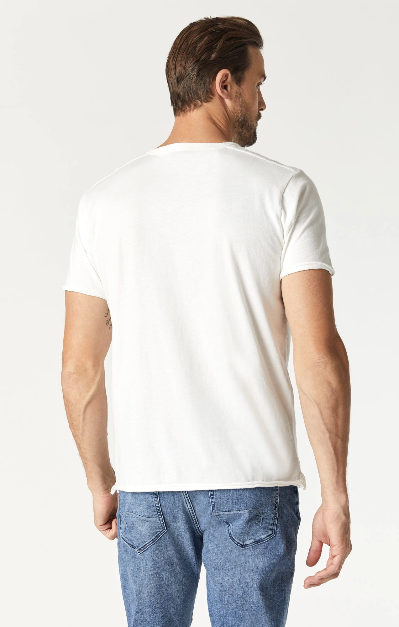 RAW EDGE NECK T-SHIRT IN BLANC DE BLANC