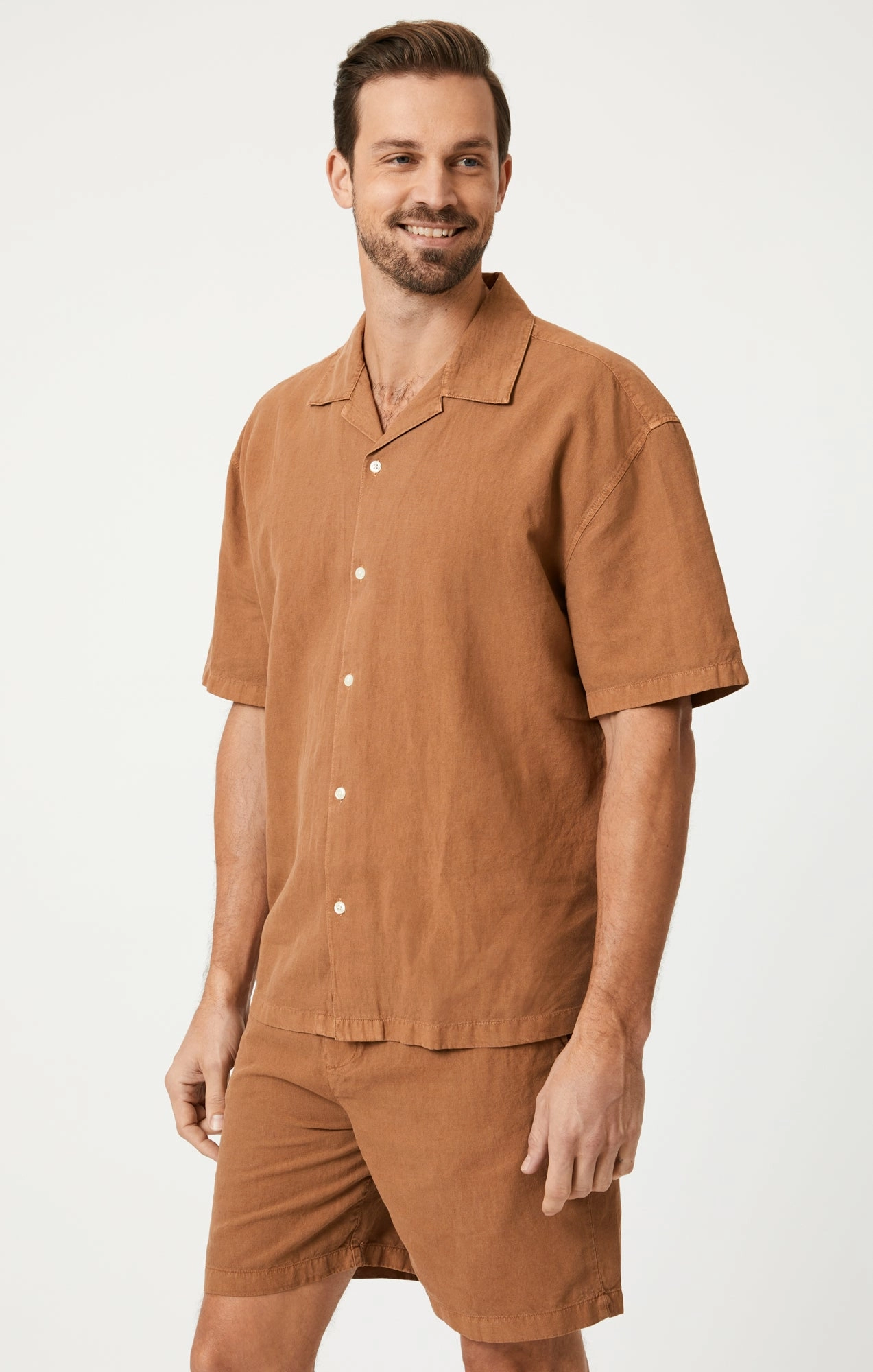 SHORT SLEEVE BUTTON-UP SHIRT IN TOASTED COCONUT