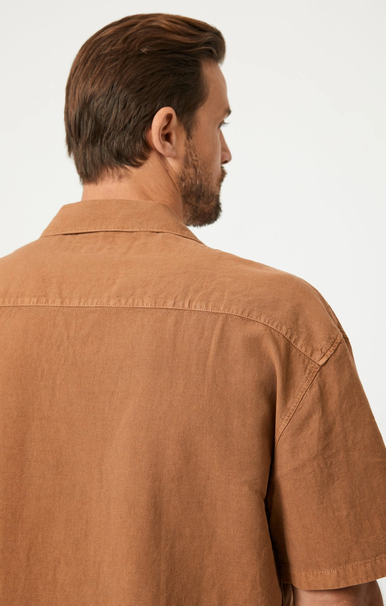 SHORT SLEEVE BUTTON-UP SHIRT IN TOASTED COCONUT