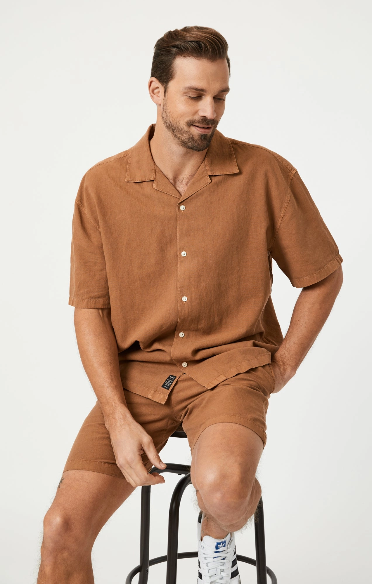 SHORT SLEEVE BUTTON-UP SHIRT IN TOASTED COCONUT
