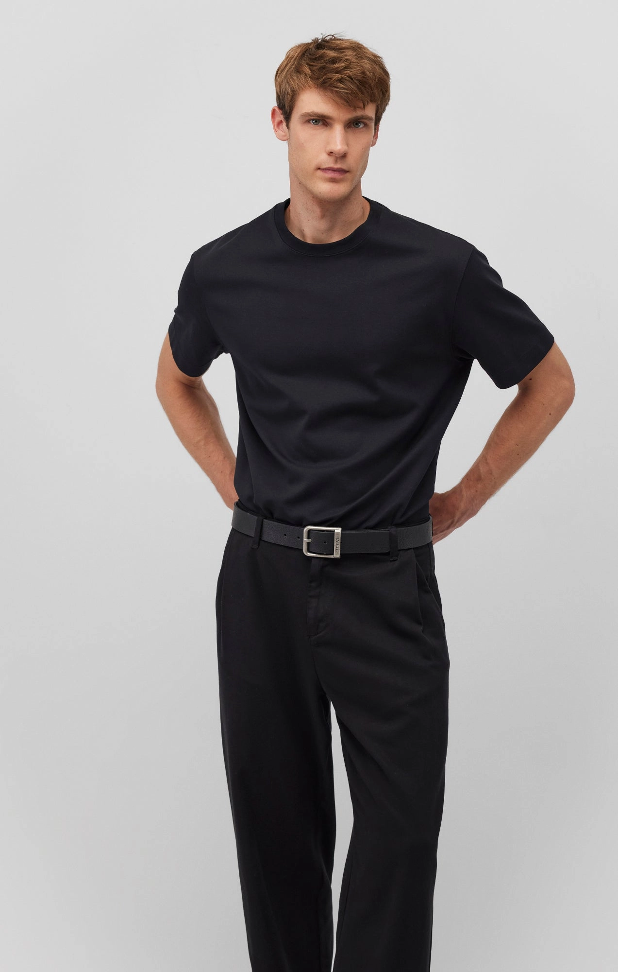 SHORT SLEEVE CREW NECK T-SHIRT IN BLACK
