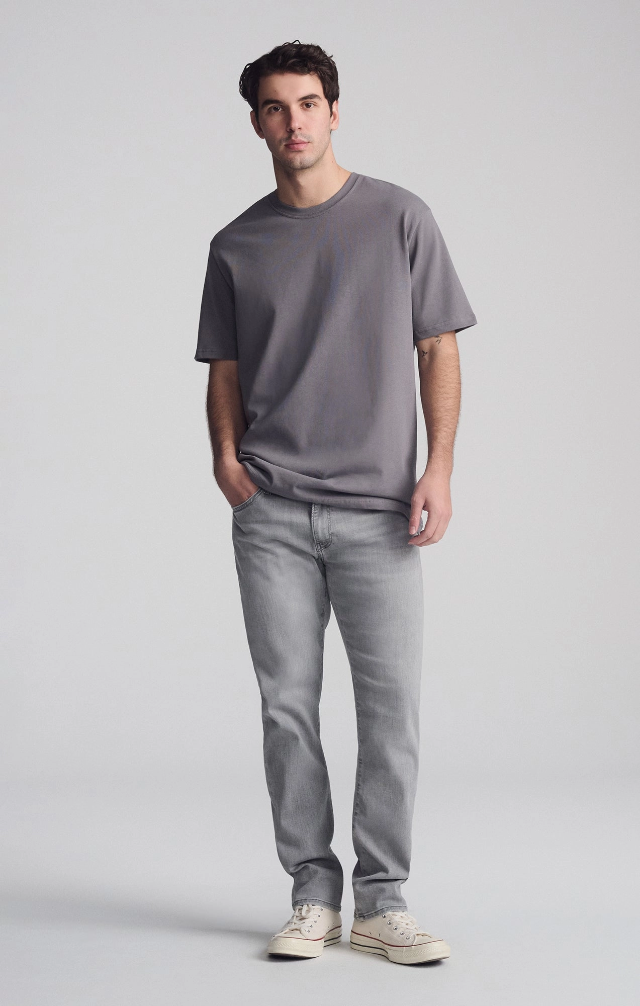 SHORT SLEEVE CREW NECK T-SHIRT IN QUIET SHADE