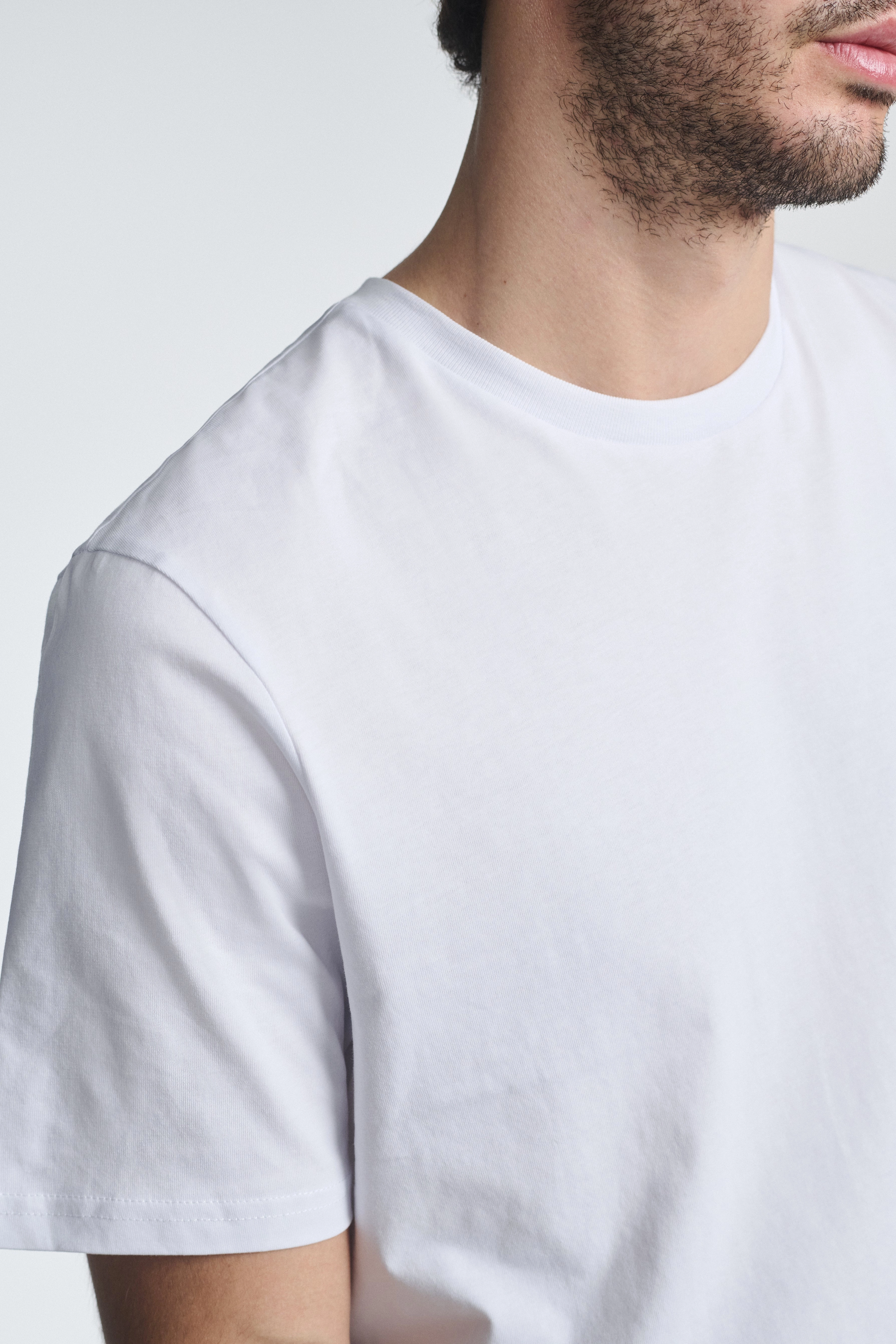 SHORT SLEEVE CREW NECK T-SHIRT IN WHITE