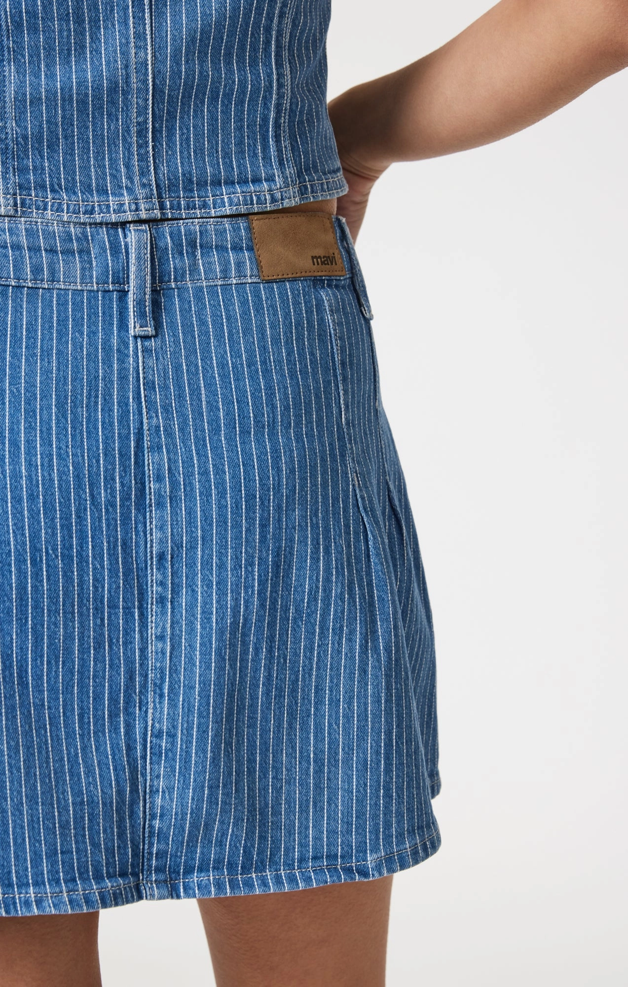 SUMMER DENIM SKIRT IN BLUE STRIPE DENIM