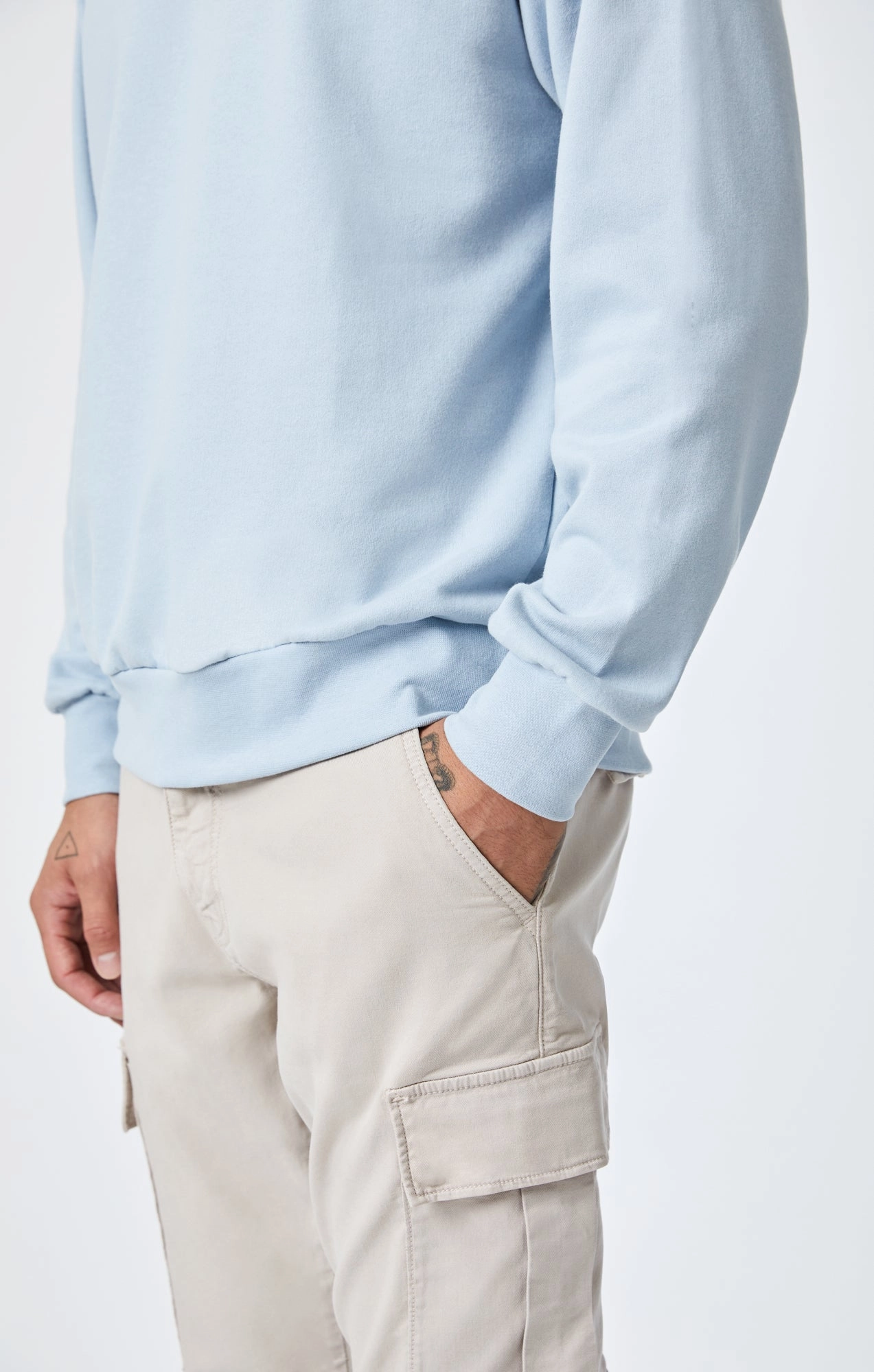 SWEATSHIRT IN CELESTIAL BLUE