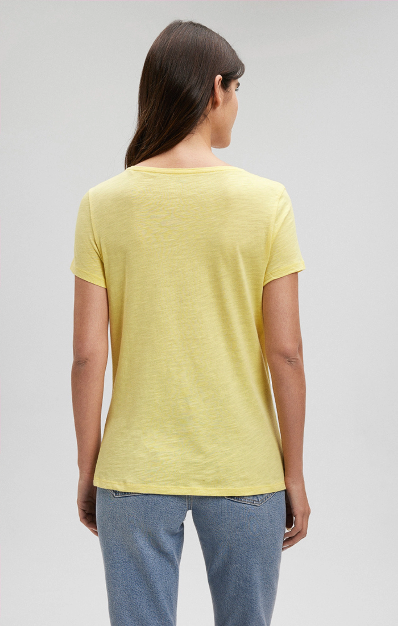 V-NECK T-SHIRT IN LEMON DROP