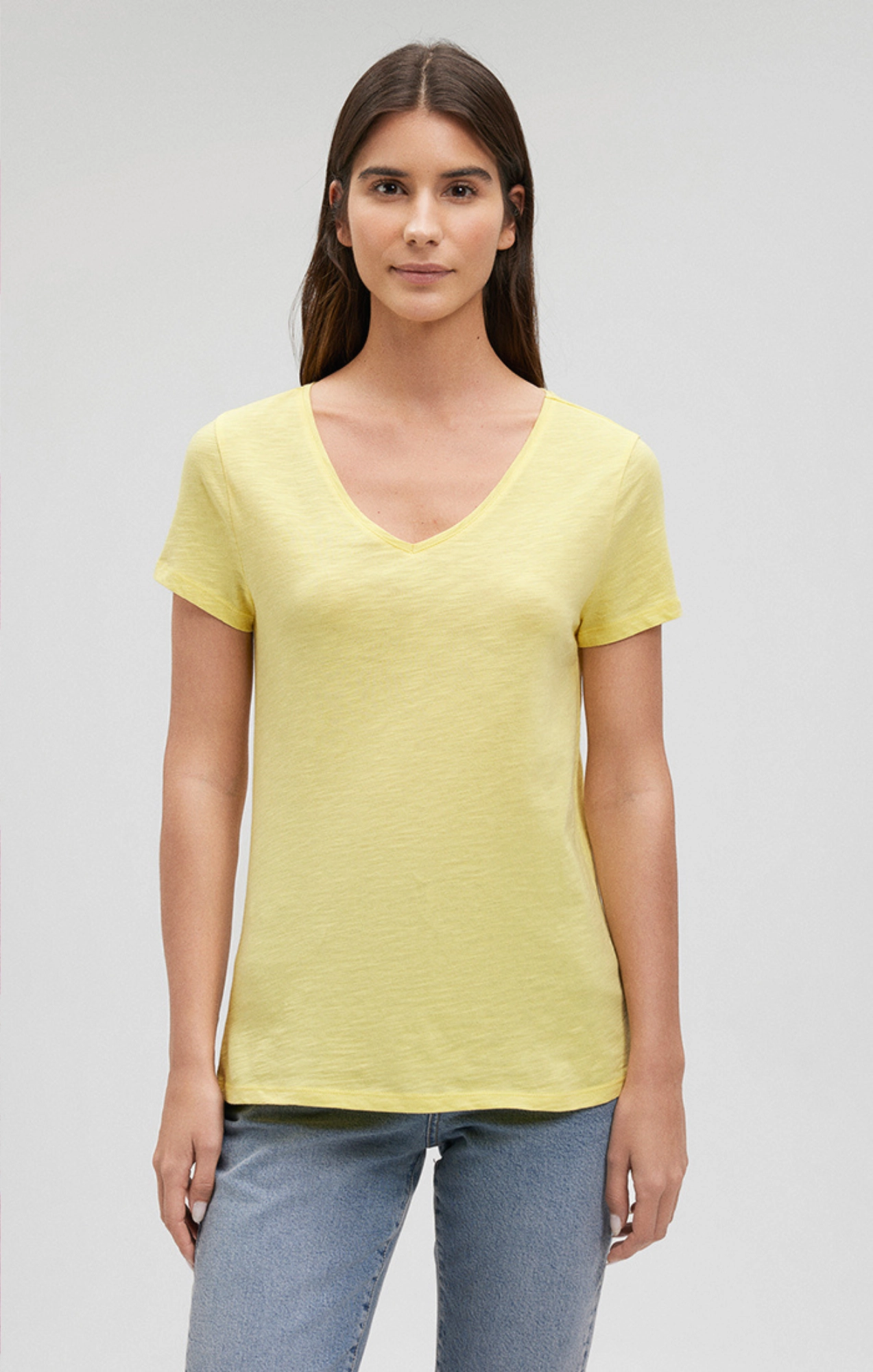 V-NECK T-SHIRT IN LEMON DROP