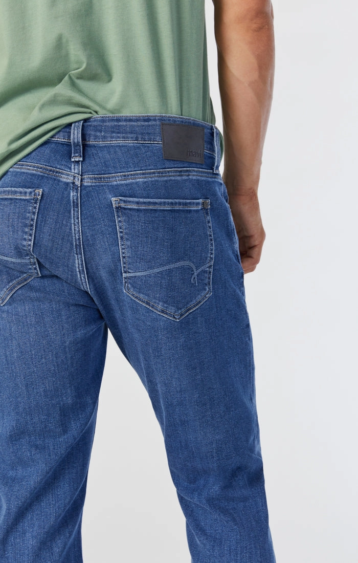 ZACH STRAIGHT LEG JEANS IN MID INDIGO BRUSHED WILLIAMSBURG